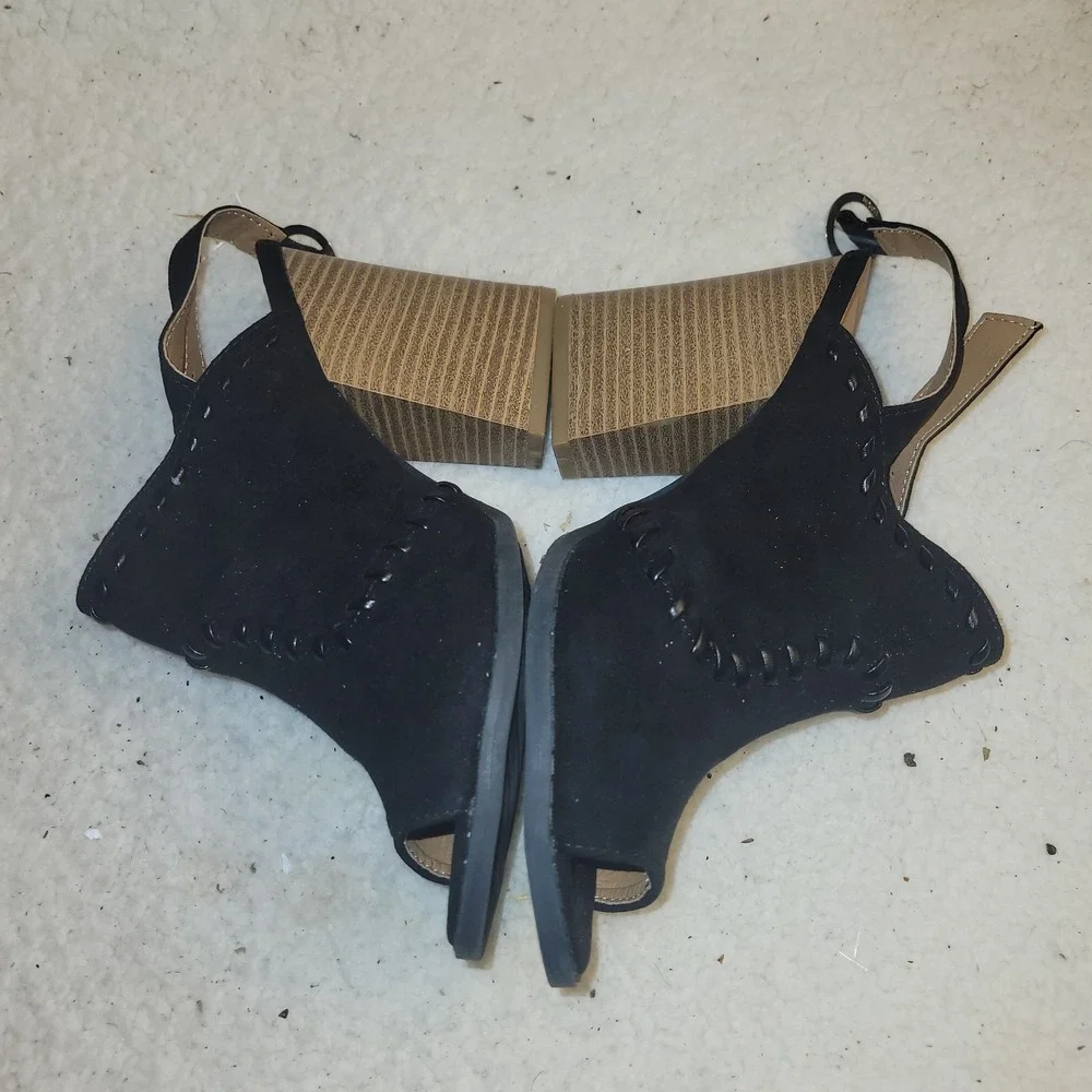 Qupid Women Fashion Vegan‎ Suede Cut Out Peep Toe Block Stacked Heel Size 7